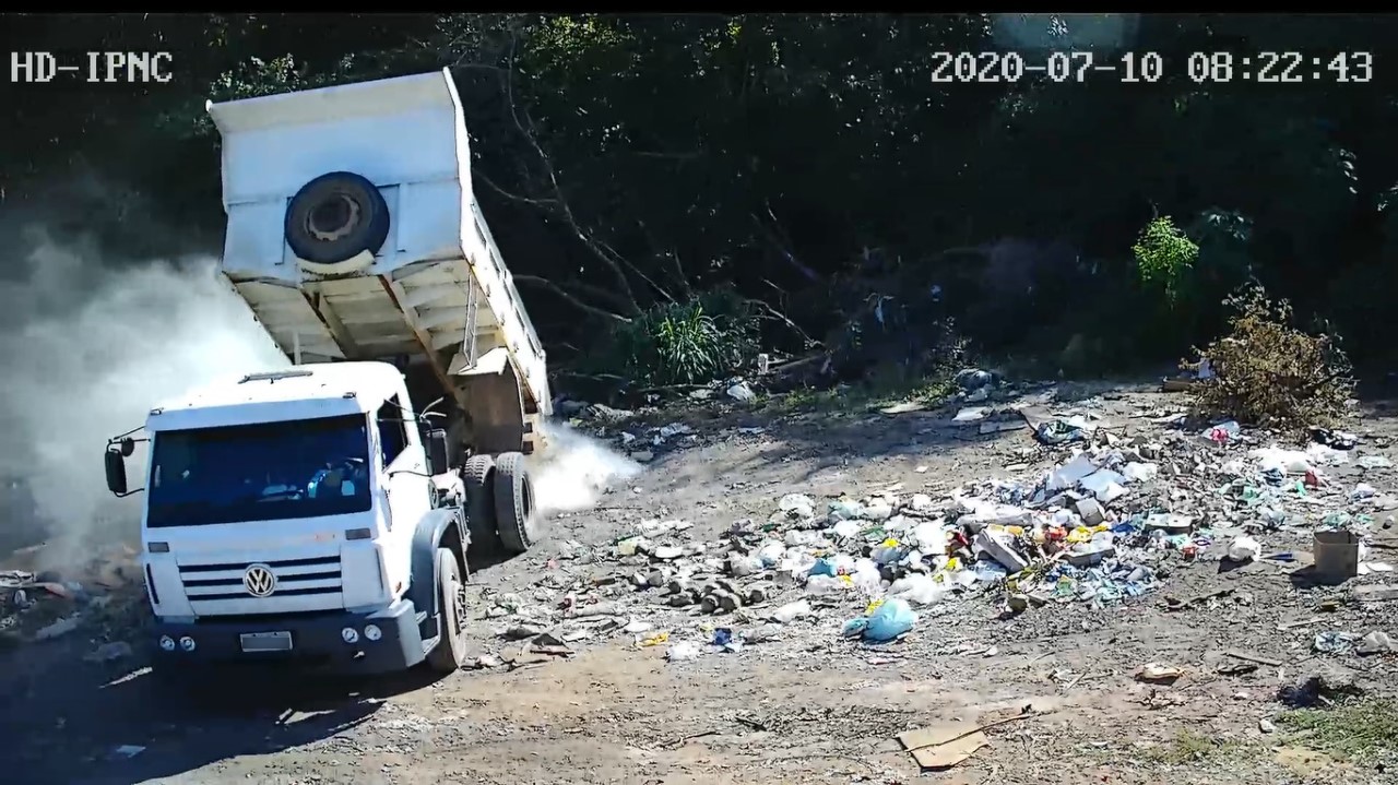 Flagra de descarte de lixo em local inapropriado em Teresina
